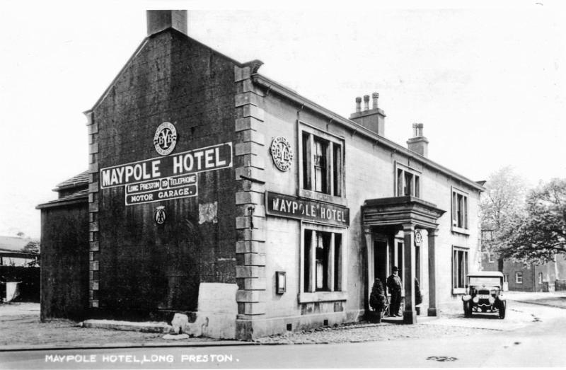 Maypole Hotel and Wm Clayton.JPG - William Clayton, the Landlord of the Maypole Hotel from 1924 to 1946, is standing in the stone porch. Photograph taken around 1930. (Can anyone identify the make of car? )